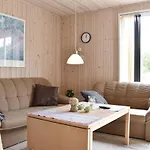 3 Bedroom Pet Friendly In *